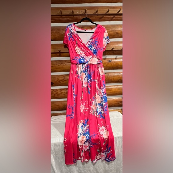 Dresses & Skirts - Floral‎ Pink Maxi Dress Large